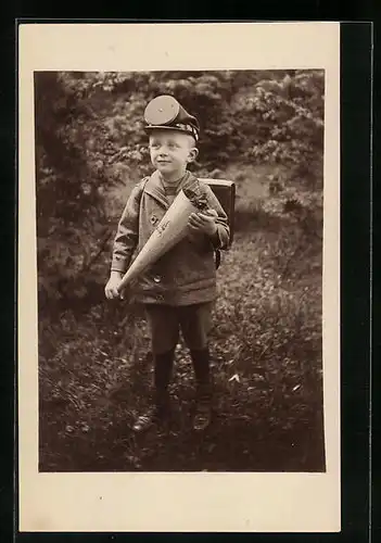 Foto-AK Knabe mit Zuckertüte, Schulanfang
