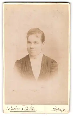 Fotografie Pinkau & Gehler, Leipzig, Turnerstr. 11, Junge Dame mit zurückgebundenem Haar