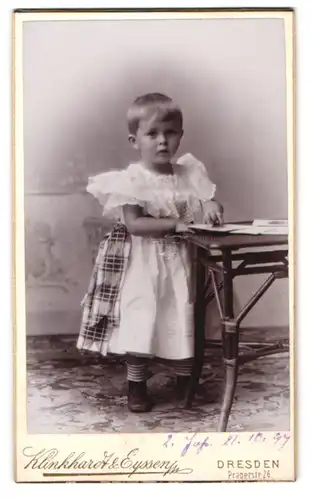 Fotografie Klinkhardt & Eyssen, Dresden, Pragerstr. 26, Kleines Kind im weissen Kleid