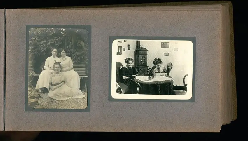 Fotoalbum mit 94 Fotografien, Reisealbum Lt. d.R. Georg F. Sieland, Hundedressur, Schiffshebewerk Dortmund, Luisentempel 29