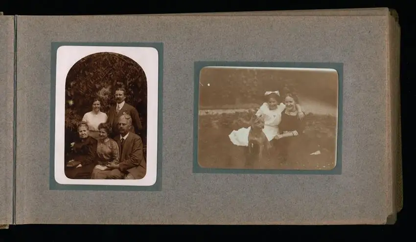 Fotoalbum mit 94 Fotografien, Reisealbum Lt. d.R. Georg F. Sieland, Hundedressur, Schiffshebewerk Dortmund, Luisentempel 37