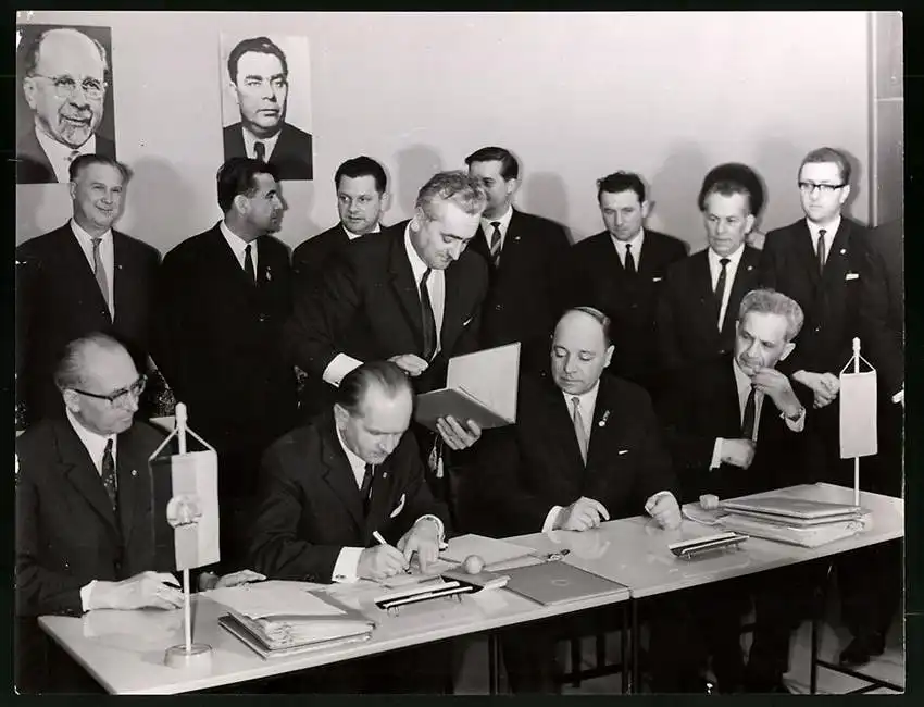 21 Fotografien Gerhard Hillmer, Potsdam & John Christensen, Göteborg, Ausstellung Messe - Leipzig, DDR Funkionäre 0