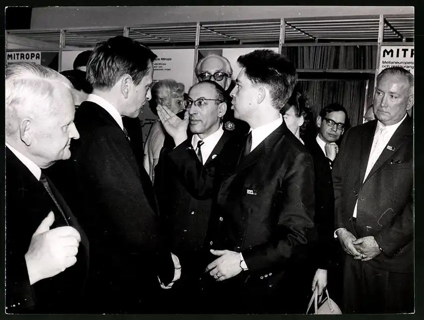 21 Fotografien Gerhard Hillmer, Potsdam & John Christensen, Göteborg, Ausstellung Messe - Leipzig, DDR Funkionäre 1