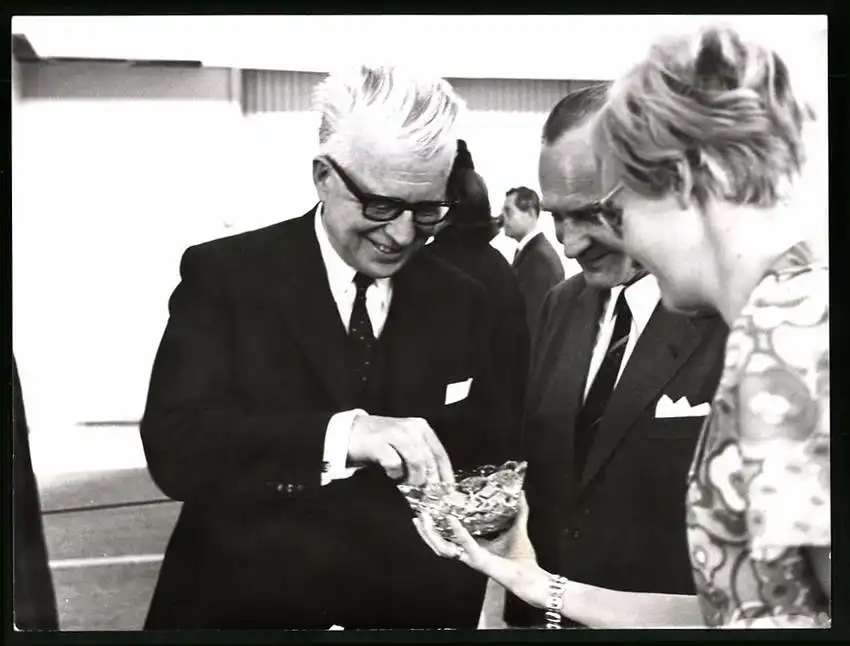 21 Fotografien Gerhard Hillmer, Potsdam & John Christensen, Göteborg, Ausstellung Messe - Leipzig, DDR Funkionäre 10