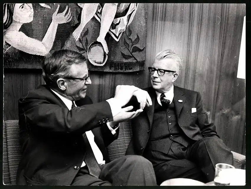 21 Fotografien Gerhard Hillmer, Potsdam & John Christensen, Göteborg, Ausstellung Messe - Leipzig, DDR Funkionäre 11