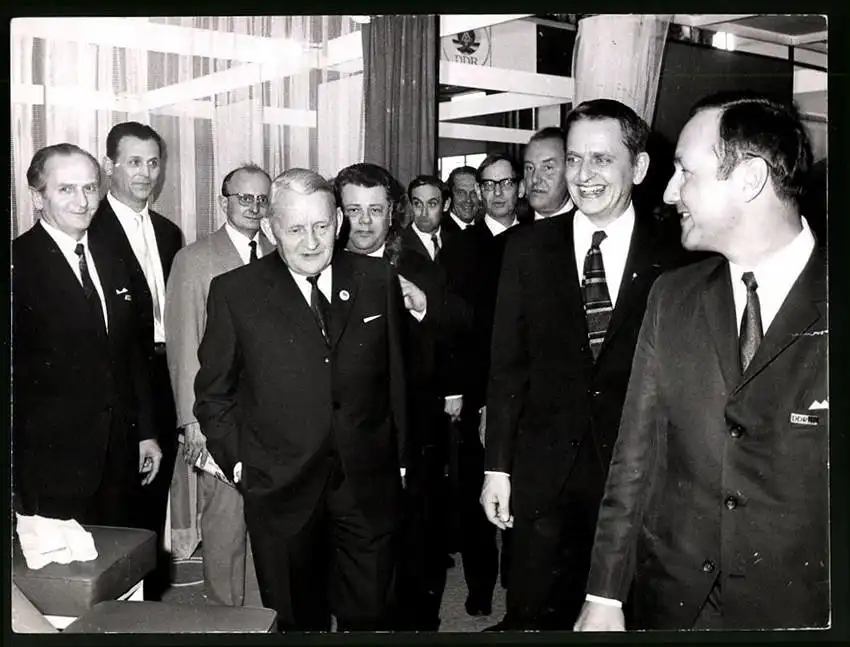 21 Fotografien Gerhard Hillmer, Potsdam & John Christensen, Göteborg, Ausstellung Messe - Leipzig, DDR Funkionäre 3