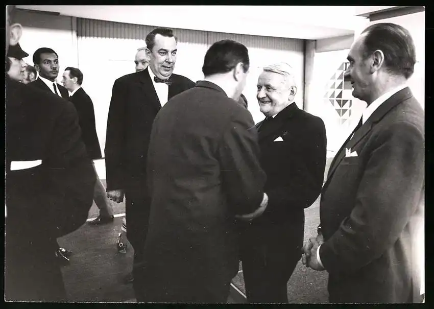 21 Fotografien Gerhard Hillmer, Potsdam & John Christensen, Göteborg, Ausstellung Messe - Leipzig, DDR Funkionäre 5