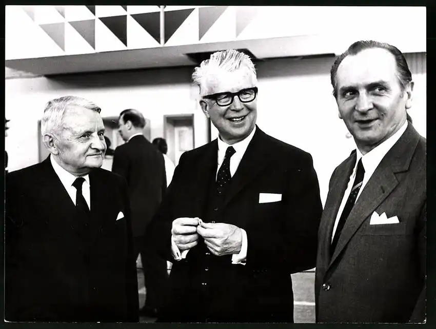 21 Fotografien Gerhard Hillmer, Potsdam & John Christensen, Göteborg, Ausstellung Messe - Leipzig, DDR Funkionäre 6