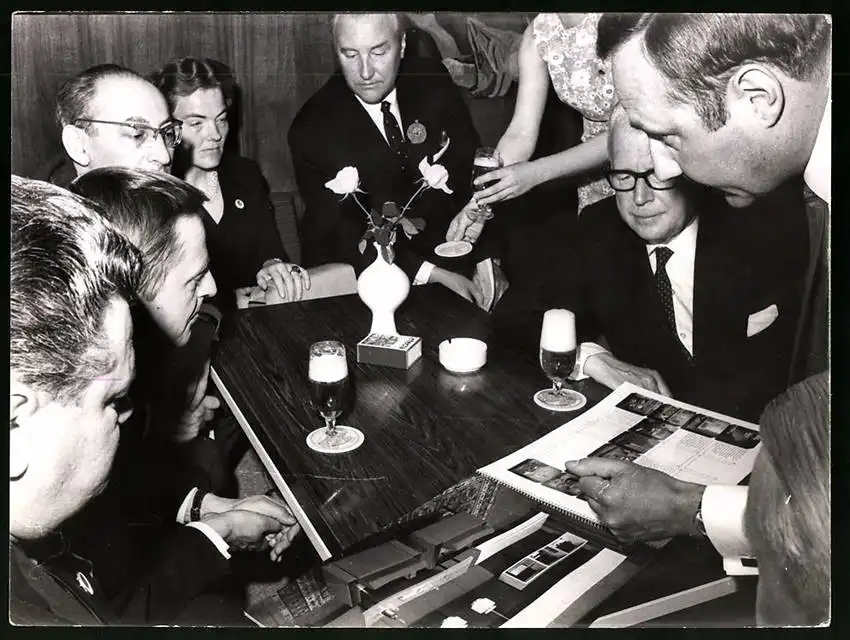 21 Fotografien Gerhard Hillmer, Potsdam & John Christensen, Göteborg, Ausstellung Messe - Leipzig, DDR Funkionäre 7