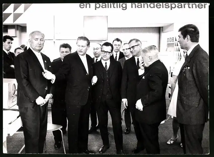 21 Fotografien Gerhard Hillmer, Potsdam & John Christensen, Göteborg, Ausstellung Messe - Leipzig, DDR Funkionäre 8