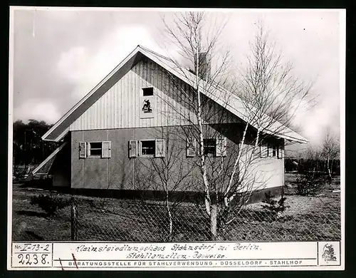 Fotografie unbekannter Fotograf, Ansicht Stahnsdorf, Kleinsiedlungshaus in Stahllamellen-Bauweise