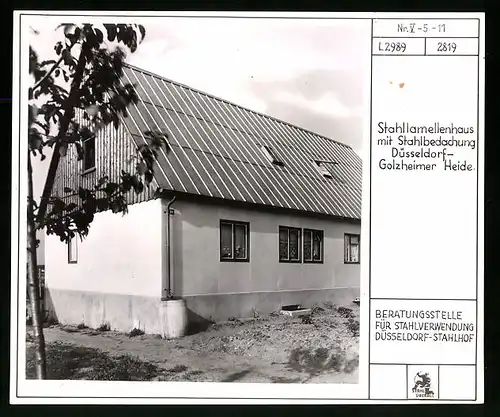 Fotografie unbekannter Fotograf, Ansicht Düsseldorf-Golzheim, Stahllamellenhaus mit Stahldach