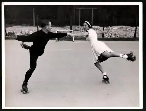 Fotografie Schirner, Ansicht Berlin, Rollschuh Meisterpaar Inge Selmair & Willy Pfister in der Deutschlandhalle