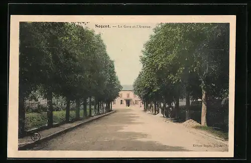 AK Nogent, La Gare et l`Avenue, Bahnhof