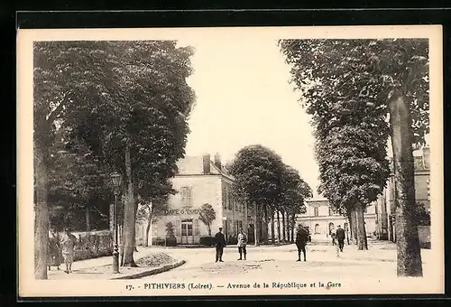 AK Pithiviers, Avenue de la République et la Gare, Strassenpartie mit Bahnhof