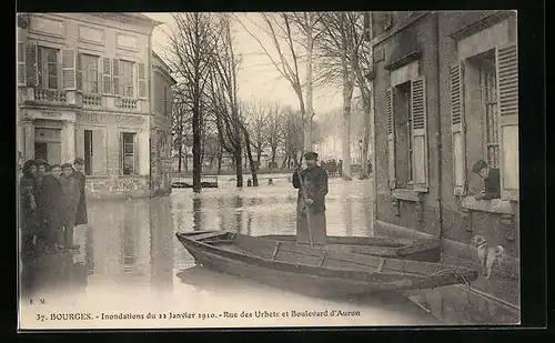 AK Bourges, Inondations de 1910, Rue des Urbets et Boulevard d`Auron, Strassenpartien bei Hochwasser