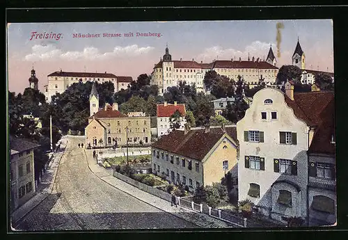 AK Freising, Münchner Strasse mit Domberg