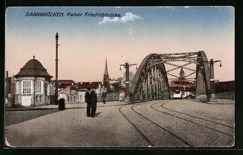 AK Saarbrücken, Strassenpartie mit Kaiser Friedrichbrücke
