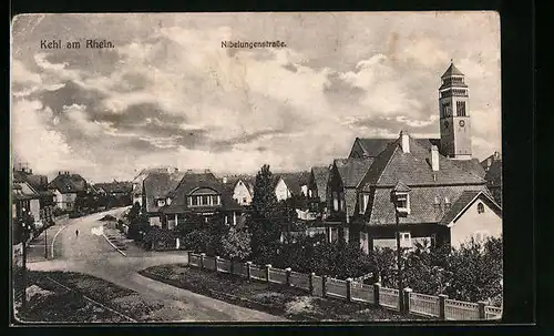 AK Kehl am Rhein, Nibelungenstrasse mit Kirche und Wolken