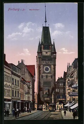 AK Freiburg i. Br., Martinstor mit Strassenbahn