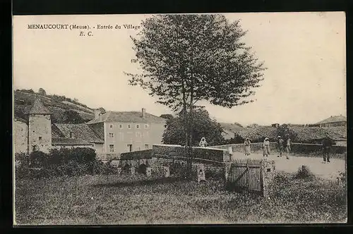 AK Menaucourt, Entrée du Village