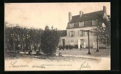 AK Villecresnes, La Cour de l`Ecole