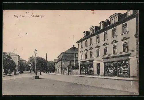 AK Bayreuth, Schulstrasse mit Geschäften