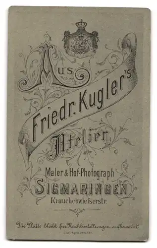 Fotografie F. Kugler, Sigmaringen, Krauchenwiesserstrasse, Ganzkörperaufnahme eines jungen Mannes