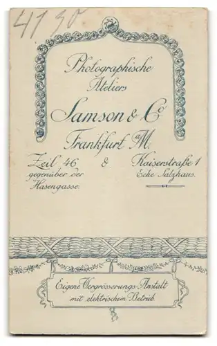 Fotografie Samson & Co., Frankfurt a. M., Zeil 46, Kleines Mädchen im weissen Kleid
