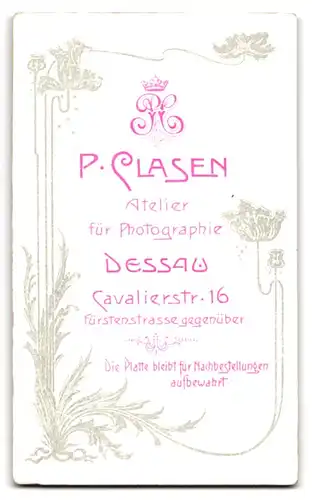 Fotografie P. Clasen, Dessau, Cavalierstr. 16, Junge Dame mit Kragenbrosche und Halskette