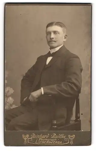 Fotografie Reinhard Radtke, Liebenwerda, Eleganter Herr mit Moustache