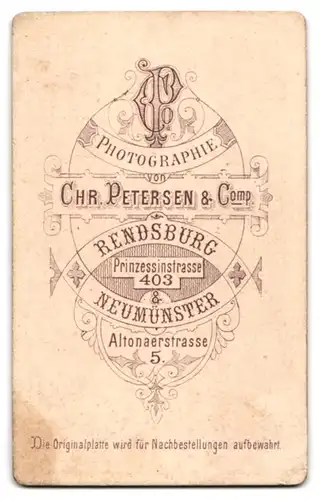 Fotografie Chr. Petesen & Comp., Rendsburg, Prinzessinstr. 403, Junger Herr in modischer Kleidung