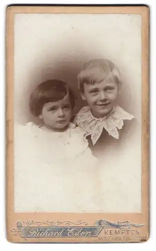Fotografie Richard Eder, Kempten, Kinderpaar in hübscher Kleidung