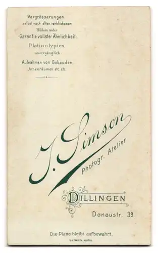 Fotografie J. Simson, Dillingen, Donaustrasse 39, Kleines Mädel mit einem trägen Blick