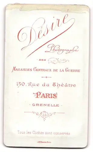 Fotografie Désiré, Paris, 130. Rue du Théâtre, Kleiner Bursche im Matrosenanzug mit Pfeife in der Hand