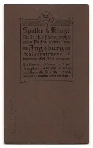 Fotografie Spalke & Kluge, Augsburg, Kaiserstr. 17, Portrait süsses Mädchen im Kommunionskleid mit Kerze und Locken