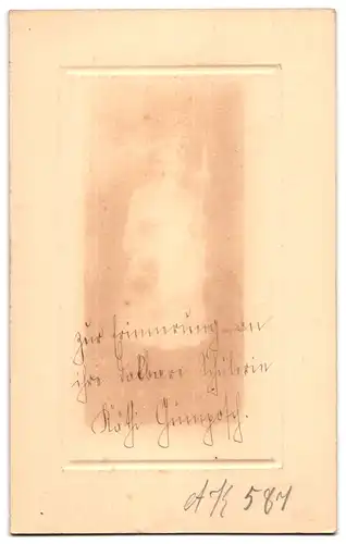 Fotografie Atelier Germania, Augsburg, Portrait kleines Madchen Käthe im Konfirmatinnen Kleid mit Kerze in der Hand