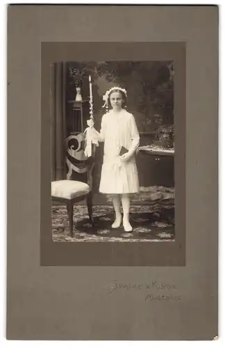 Fotografie Spalke & Kluge, Augsburg, Portrait kleines Mädchen Emilie zu ihrer Kommunion 1916