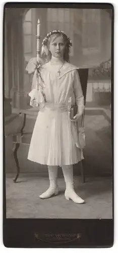 Fotografie Atelier Germania, Augsburg, Portrait 5 Klässlerin Marie Wiedemann zu ihrer Kommunion 1916