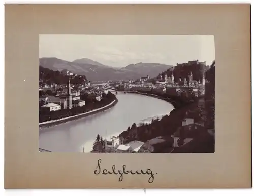 Fotografie unbekannter Fotograf, Ansicht Salzburg, Blick entlang der Salzach im Stadtgebiet