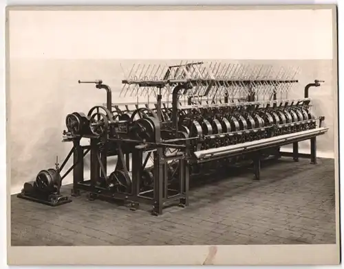 Fotografie H. Linck, Winterthur, Spinnmaschine der Maschinenfabrik Jakob Jaeggli in Oberwinterthur