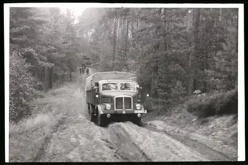 Fotografie Lastwagen IFA H3A, LKW der KVP Grenztruppen auf Patrouille