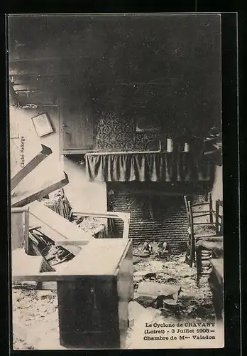 AK Cravant, Le Cyclone, 3 Juillet 1905, Chambre de Mme Valadon, Unwetter