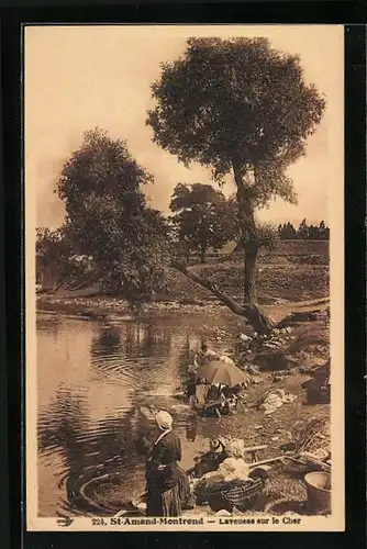 AK St-Amand-Montrond, Laveuses sur le Cher, Waschfrau bei der Arbeit