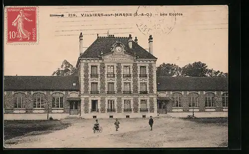 AK Villiers-sur-Marne, Les Ecoles