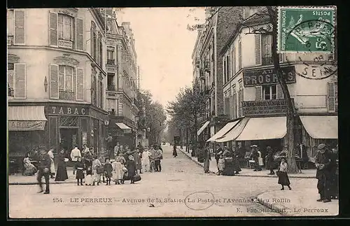 AK Le Perreux, Avenue de la Station, La Poste et l`Avenue Leddru Rollin