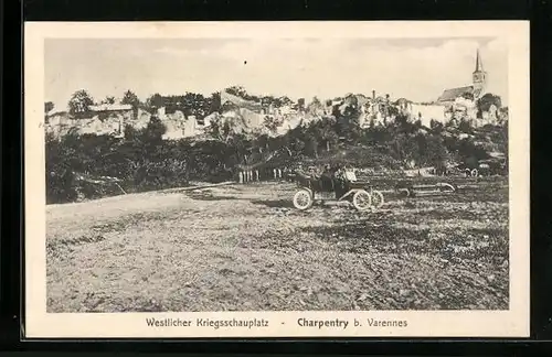 AK Charpentry, Automobil vor der zerstörten Ortschaft