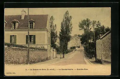 AK La Queue-en-Brie, La Gendarmerie, Grande Rue