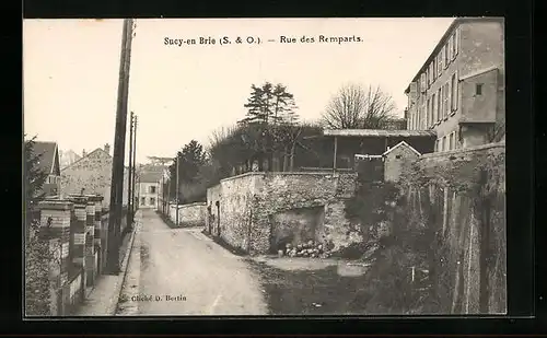 AK Sucy-en-Brie, Rue des Remparts