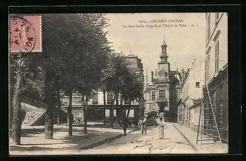 AK Arcueil-Cachan, La Rue Emile Raspail et l`Hotel de Ville